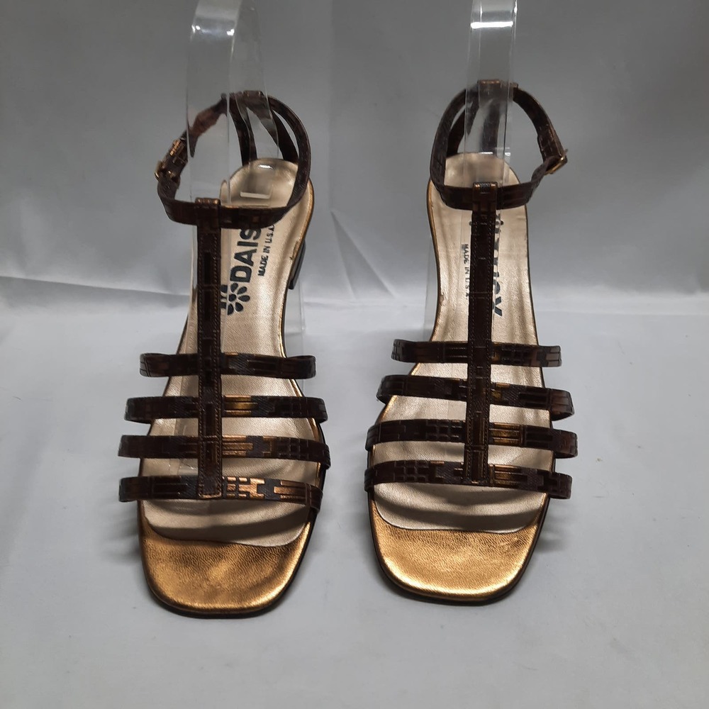 NWOB VTG 80's Daisy Mature Modest T-strap Copper Brown buckle sandal  9
